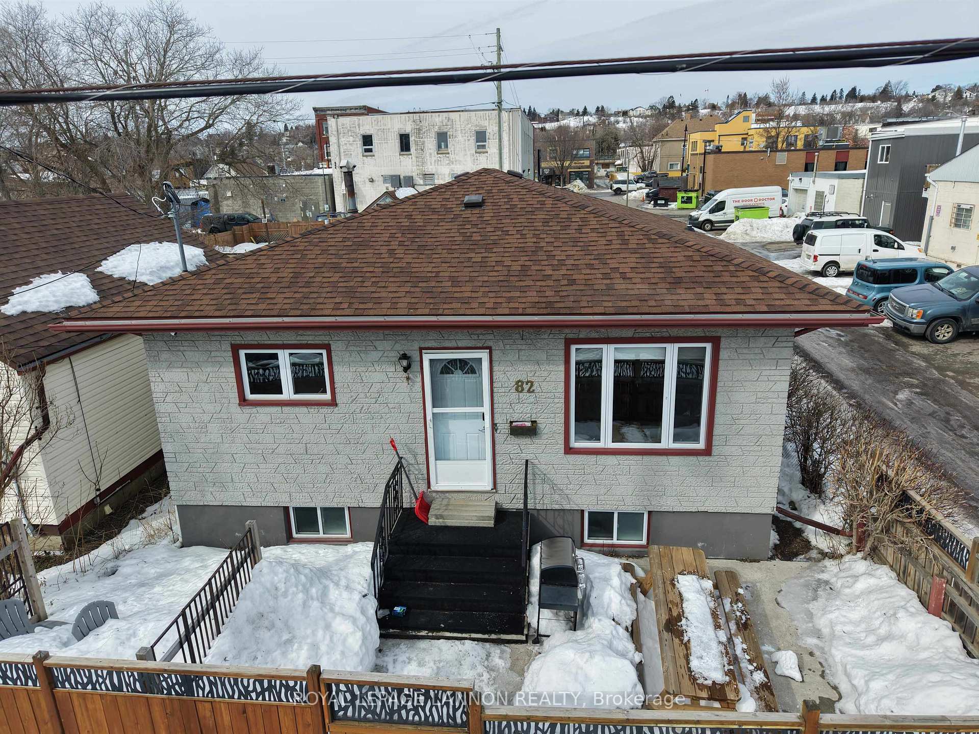 Photo 2 of 82 Machar Ave., Thunder Bay, Court / Cumberland — HOMEH