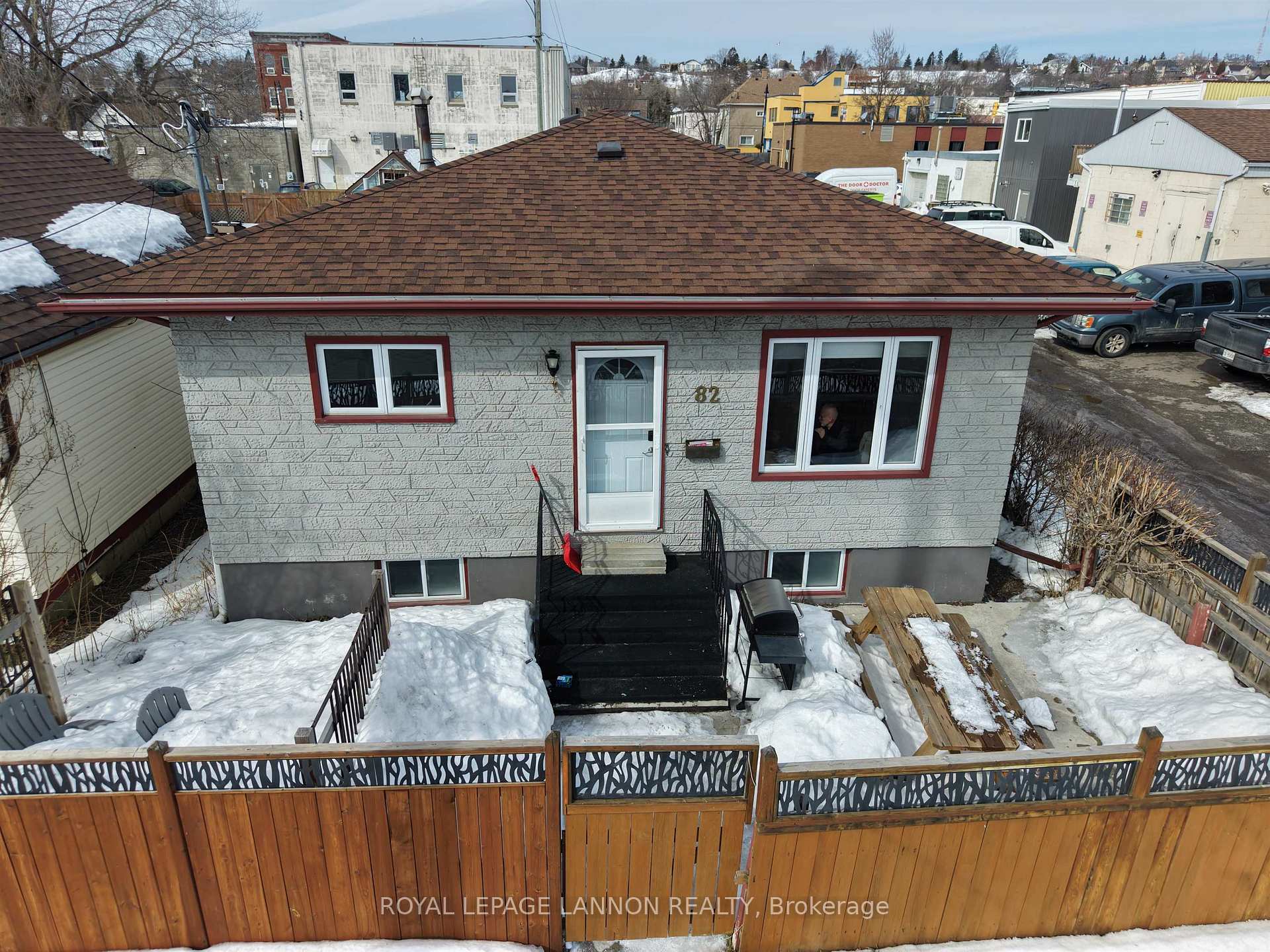 Photo 3 of 82 Machar Ave., Thunder Bay, Court / Cumberland — HOMEH