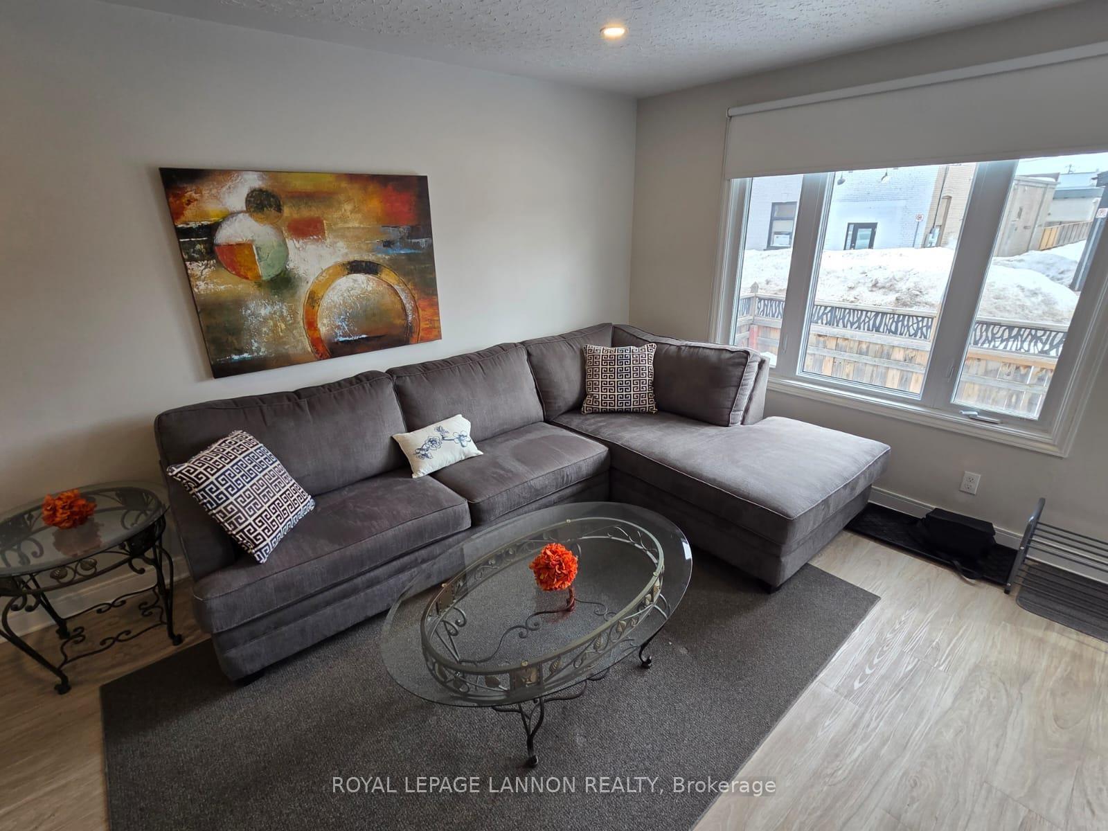 Photo 8 of 82 Machar Ave., Thunder Bay, Court / Cumberland — HOMEH