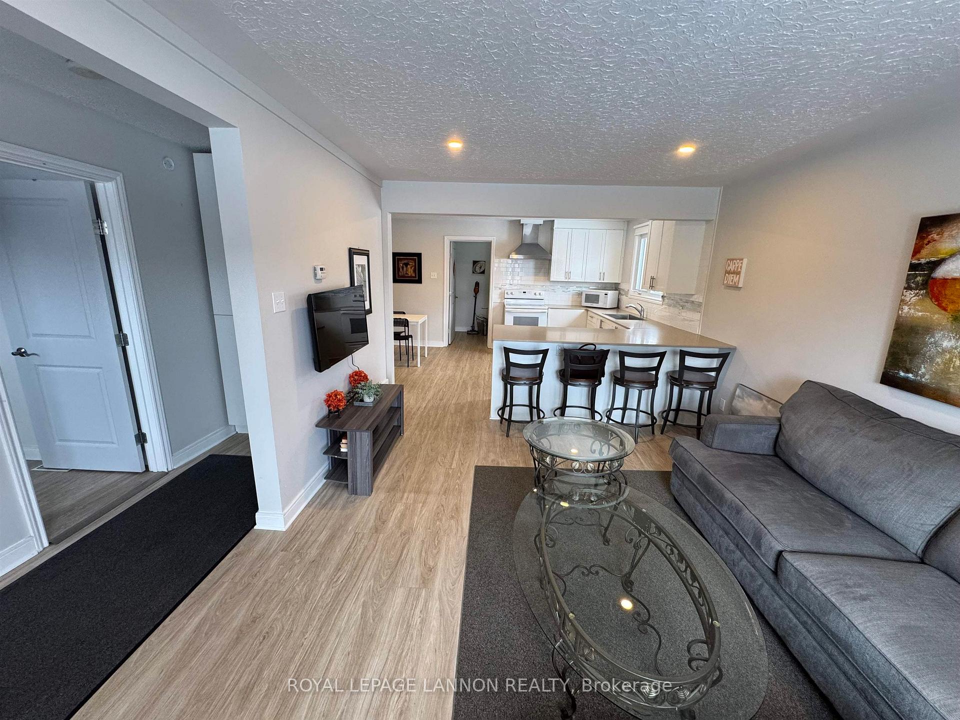 Photo 9 of 82 Machar Ave., Thunder Bay, Court / Cumberland — HOMEH