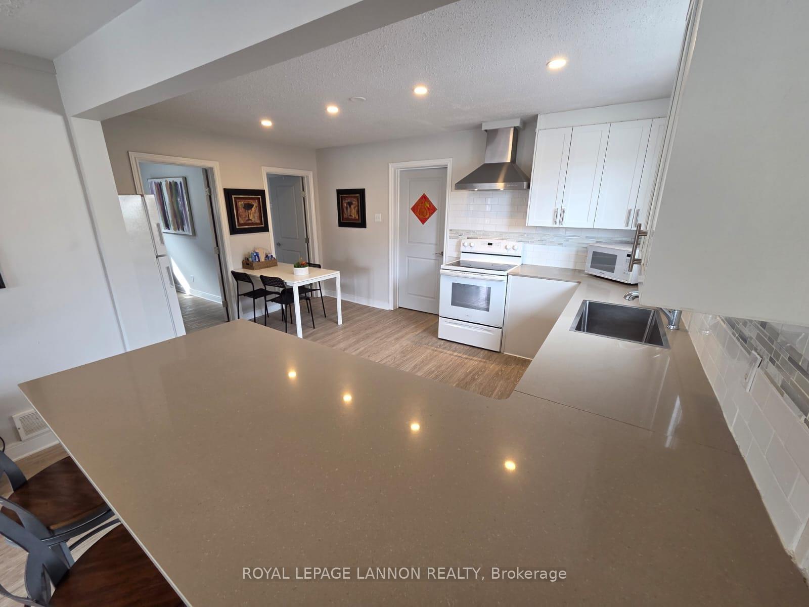 Photo 14 of 82 Machar Ave., Thunder Bay, Court / Cumberland — HOMEH