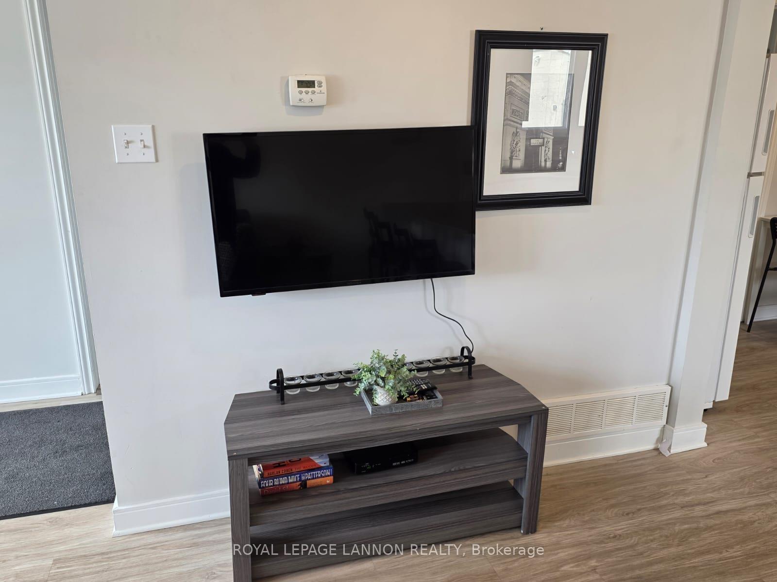 Photo 17 of 82 Machar Ave., Thunder Bay, Court / Cumberland — HOMEH