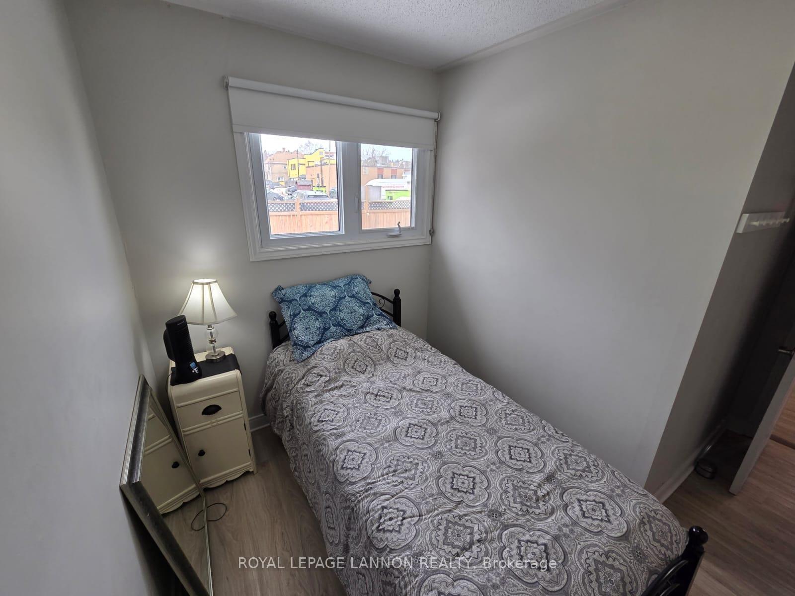 Photo 29 of 82 Machar Ave., Thunder Bay, Court / Cumberland — HOMEH