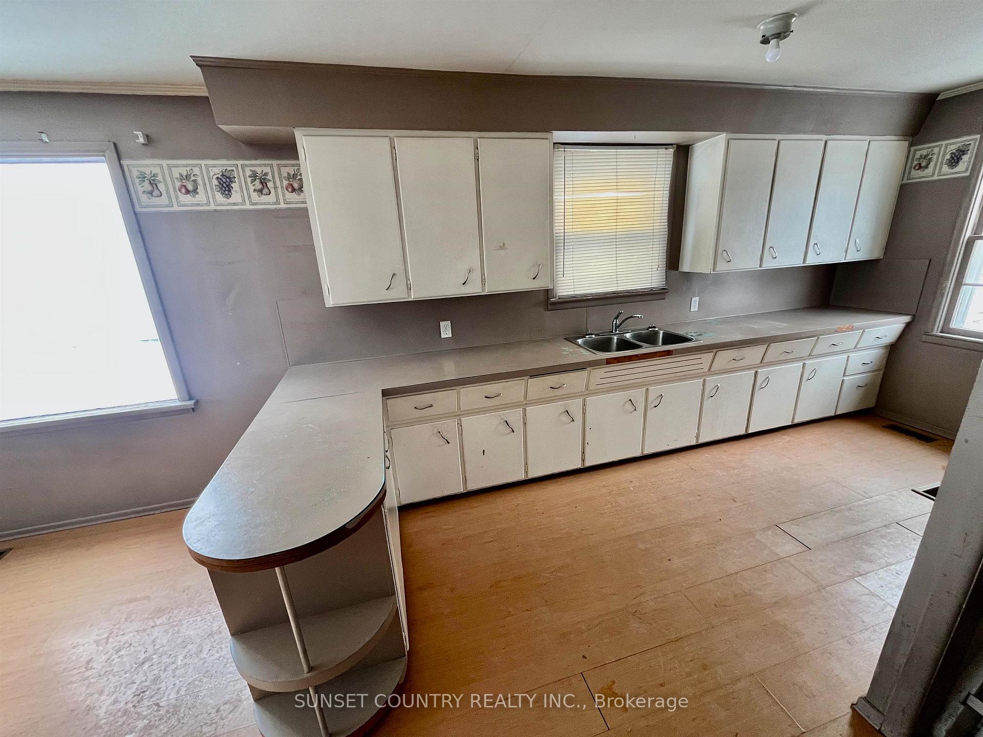 Photo 2 of 34 Machin Avenue, Dryden, Downtown — HOMEH