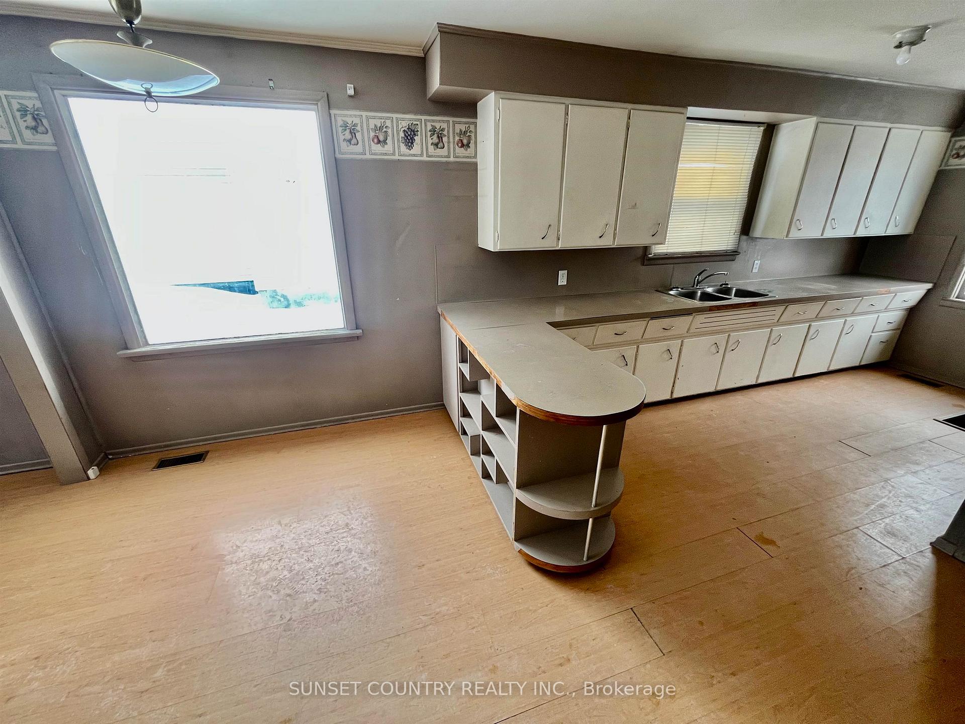 Photo 4 of 34 Machin Avenue, Dryden, Downtown — HOMEH