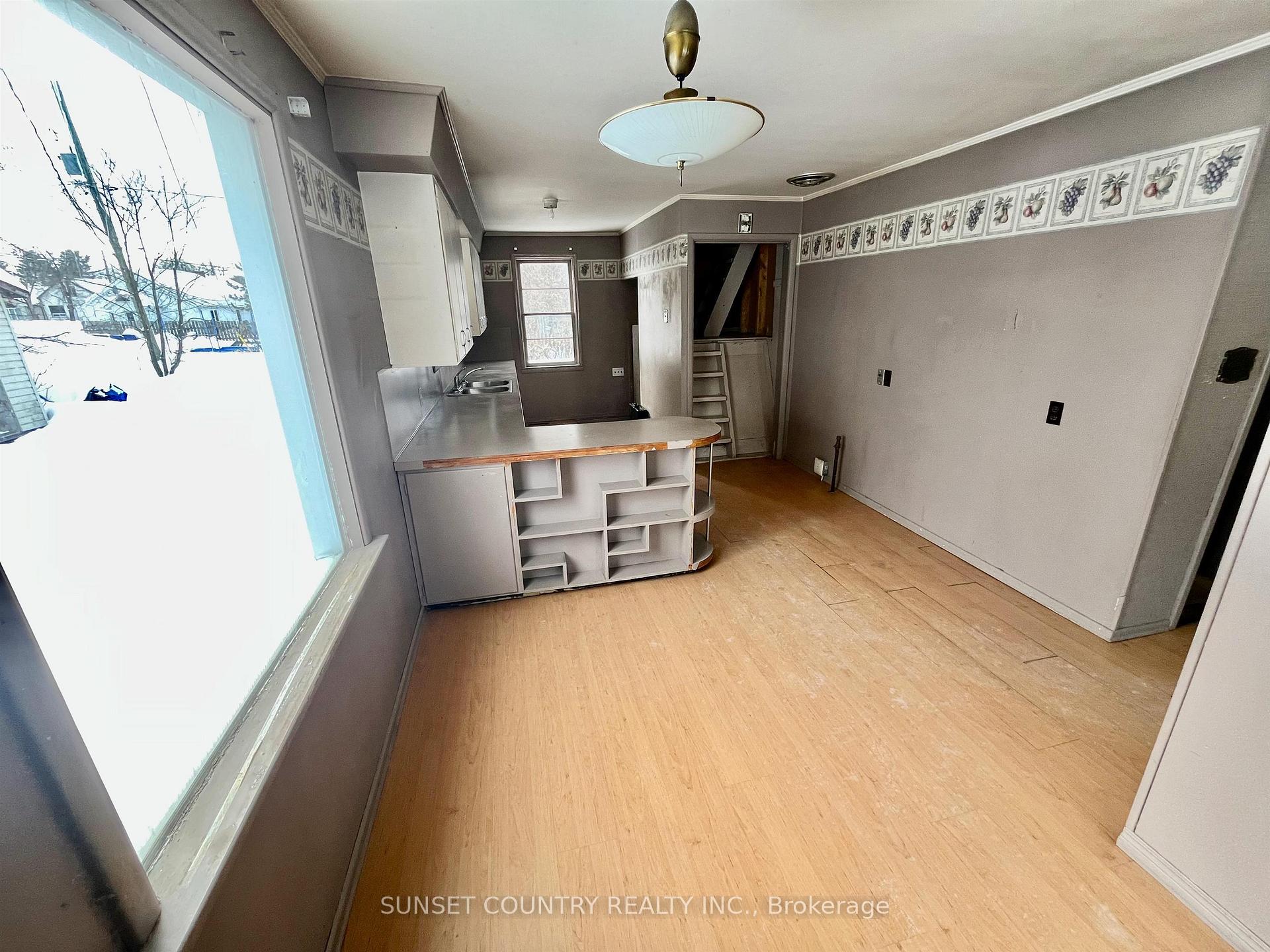 Photo 6 of 34 Machin Avenue, Dryden, Downtown — HOMEH