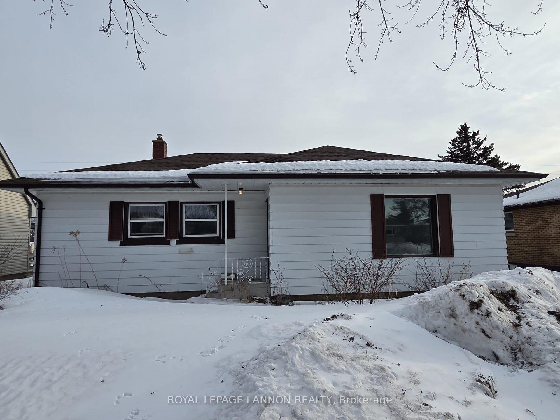 Photo 3 of 2230 Begin Street E, Thunder Bay, Green Acres — HOMEH