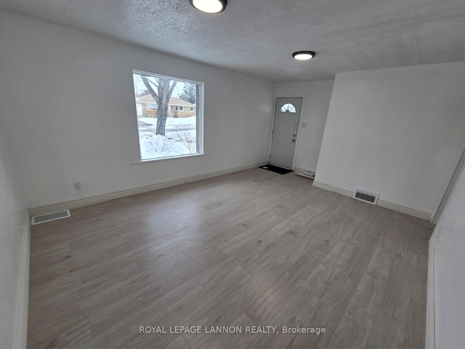 Photo 4 of 2230 Begin Street E, Thunder Bay, Green Acres — HOMEH