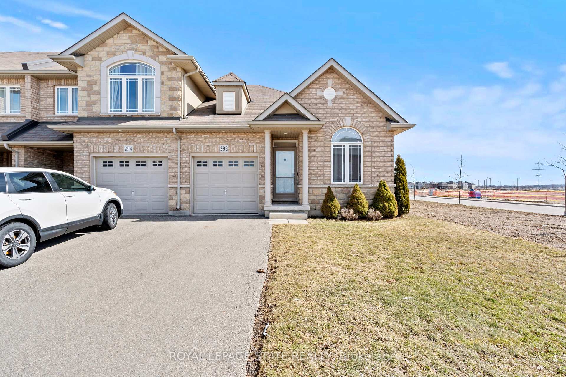 Front of 292 Keystone Crescent