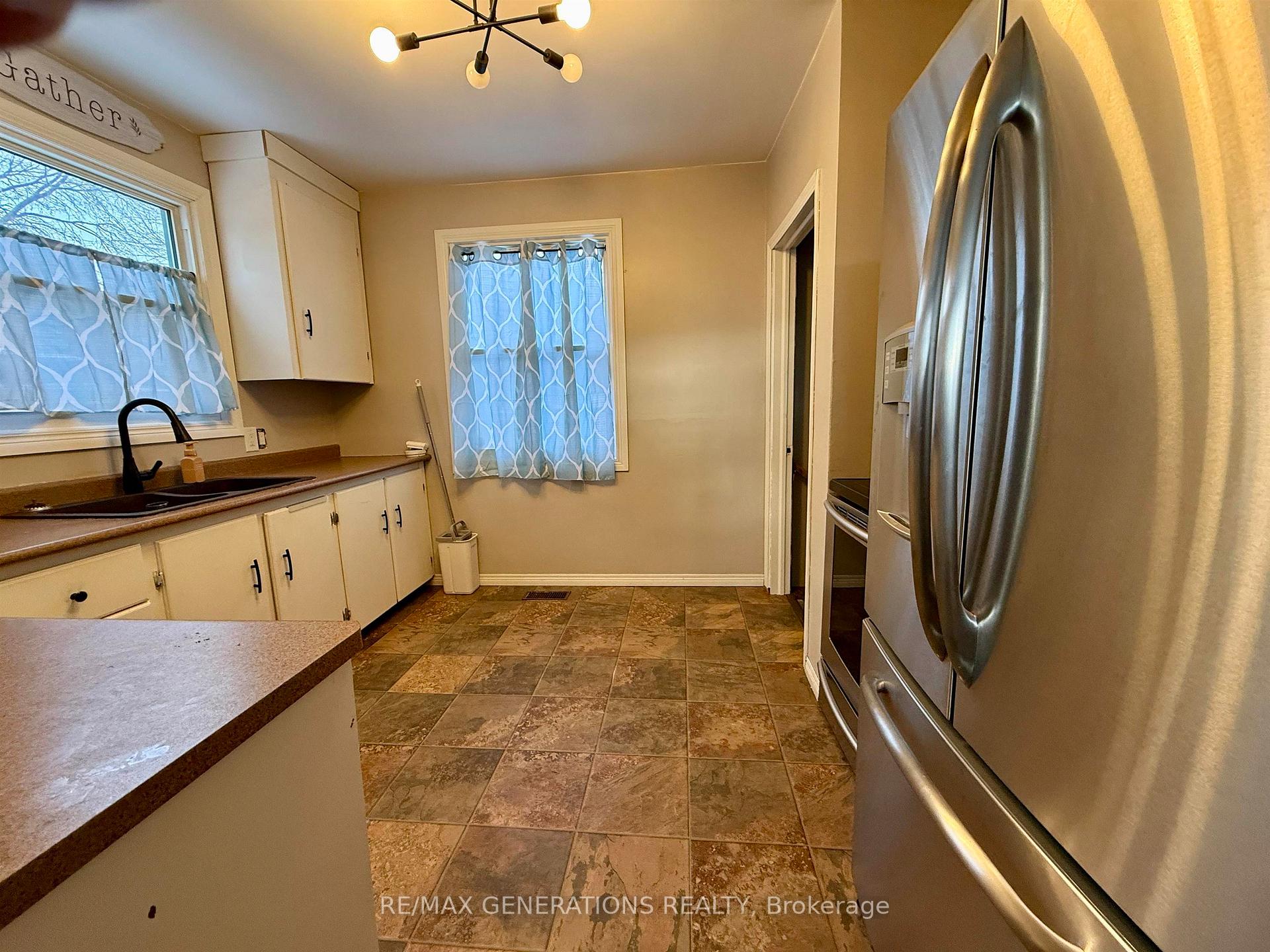 Photo 2 of 733 Tarbutt Street, Thunder Bay, Westfort — HOMEH
