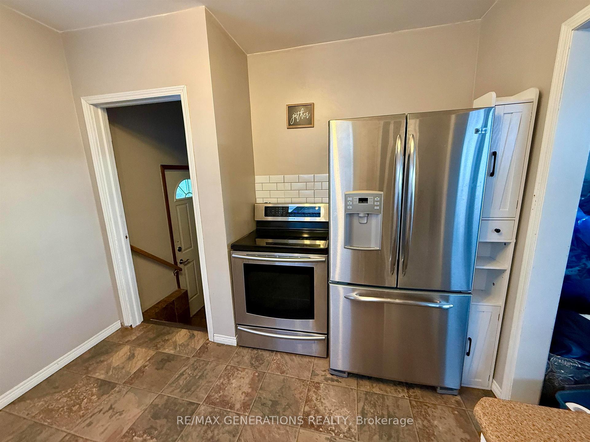 Photo 3 of 733 Tarbutt Street, Thunder Bay, Westfort — HOMEH
