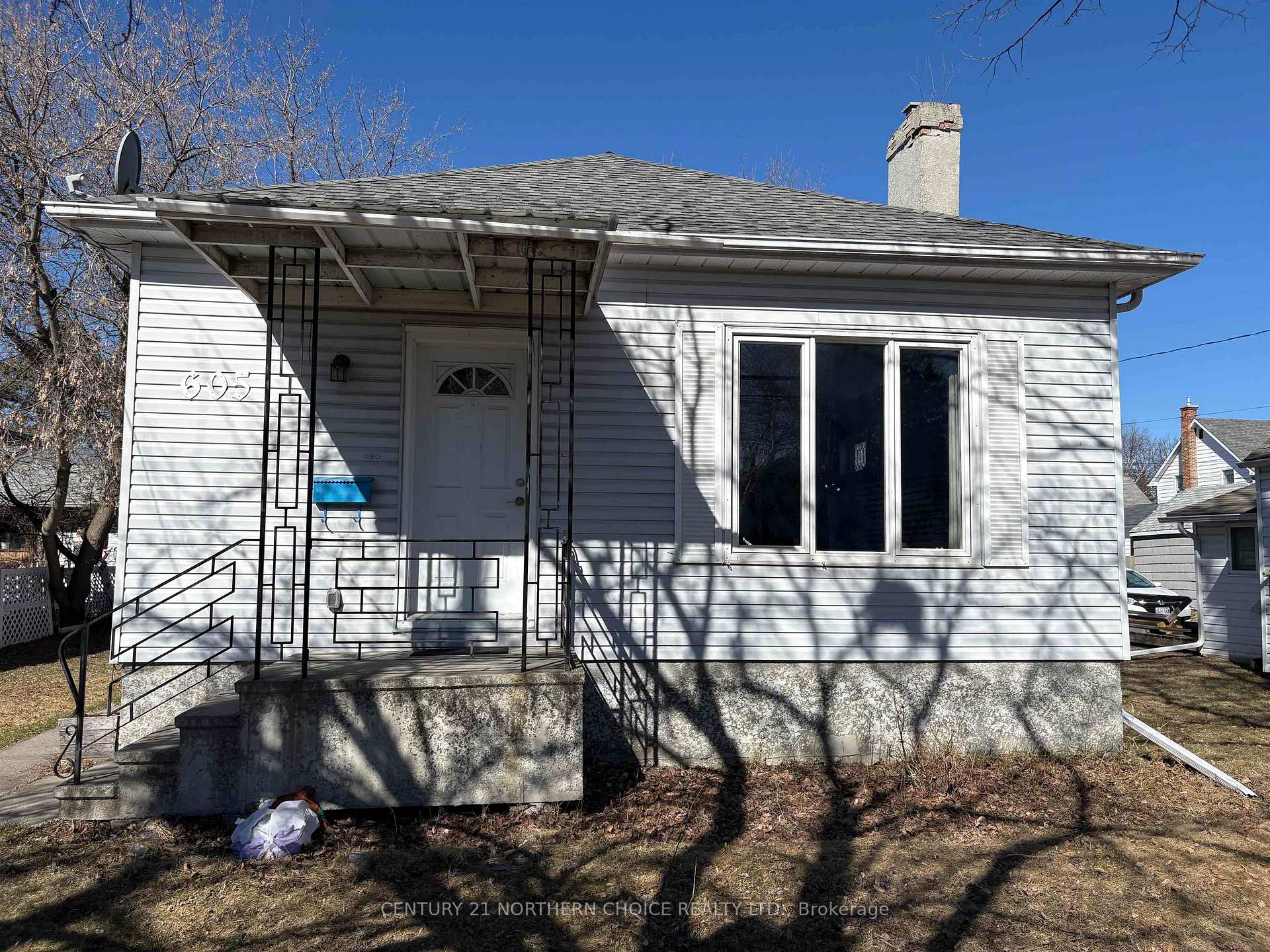 Photo 2 of 605 Crowe Avenue, Fort Frances — HOMEH