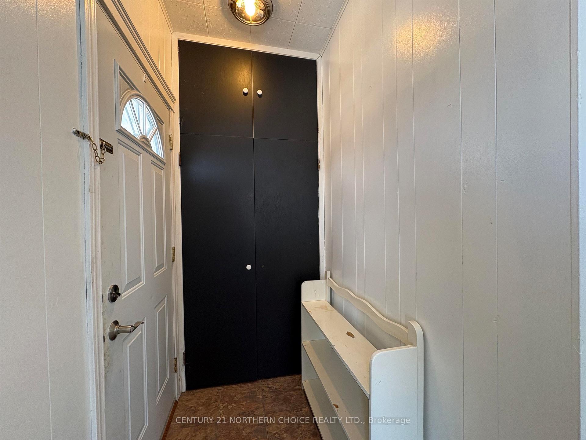 Photo 3 of 605 Crowe Avenue, Fort Frances — HOMEH