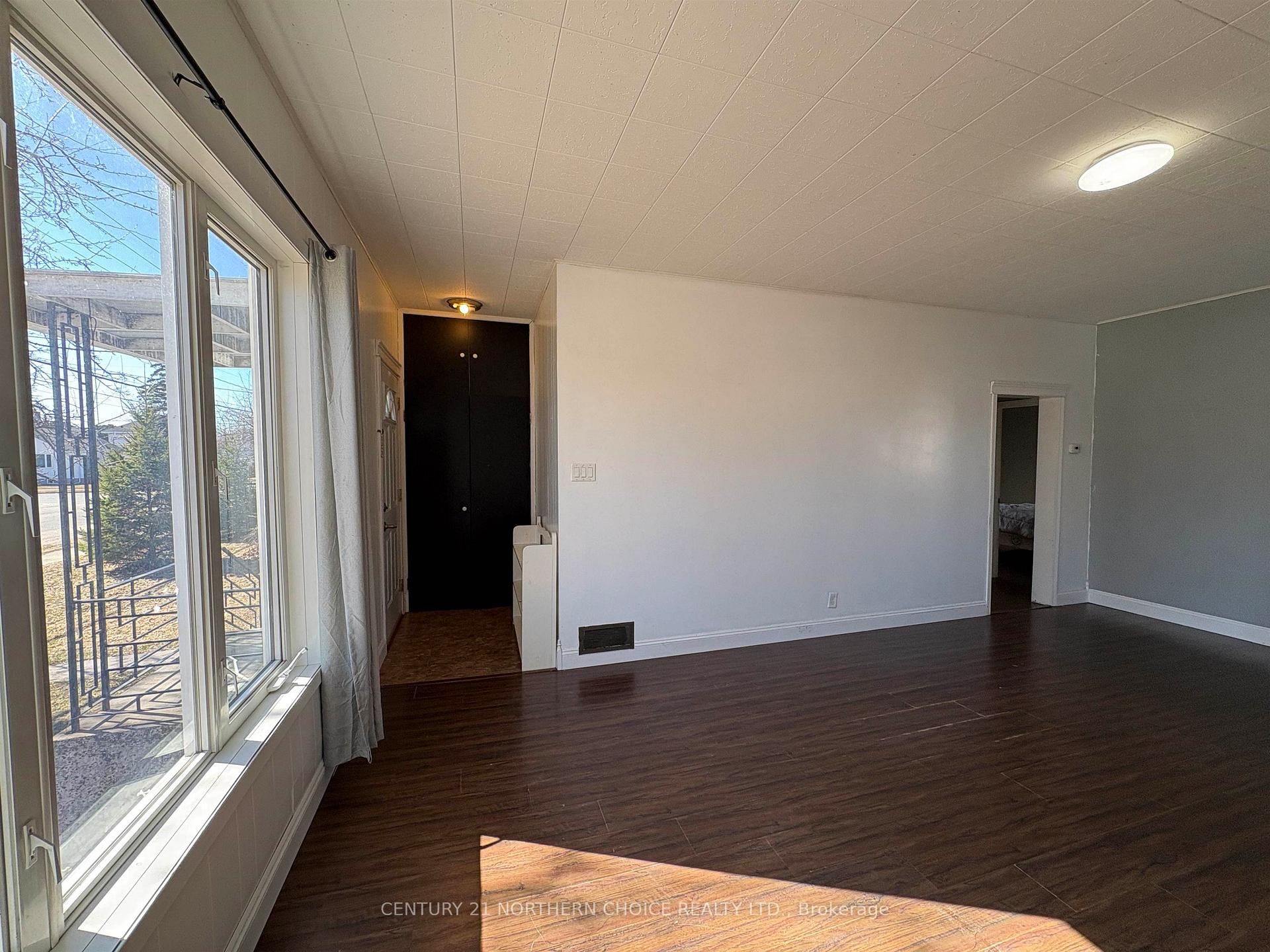 Photo 4 of 605 Crowe Avenue, Fort Frances — HOMEH