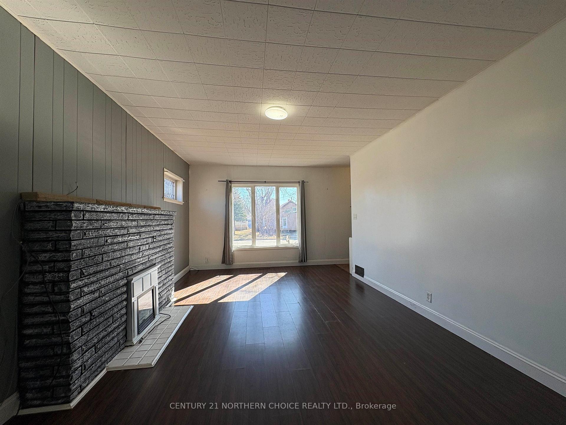 Photo 5 of 605 Crowe Avenue, Fort Frances — HOMEH