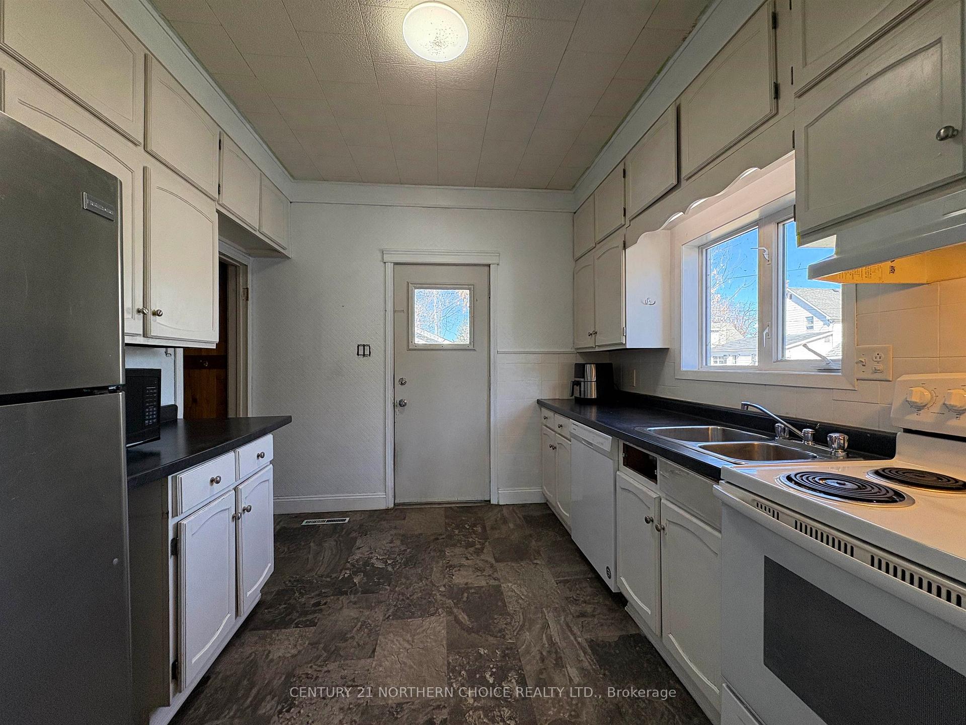 Photo 9 of 605 Crowe Avenue, Fort Frances — HOMEH