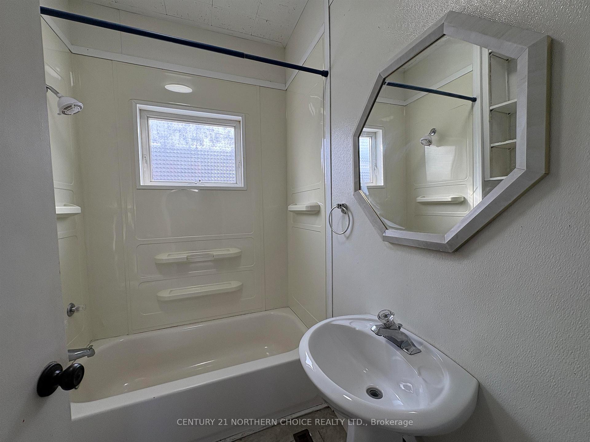 Photo 10 of 605 Crowe Avenue, Fort Frances — HOMEH