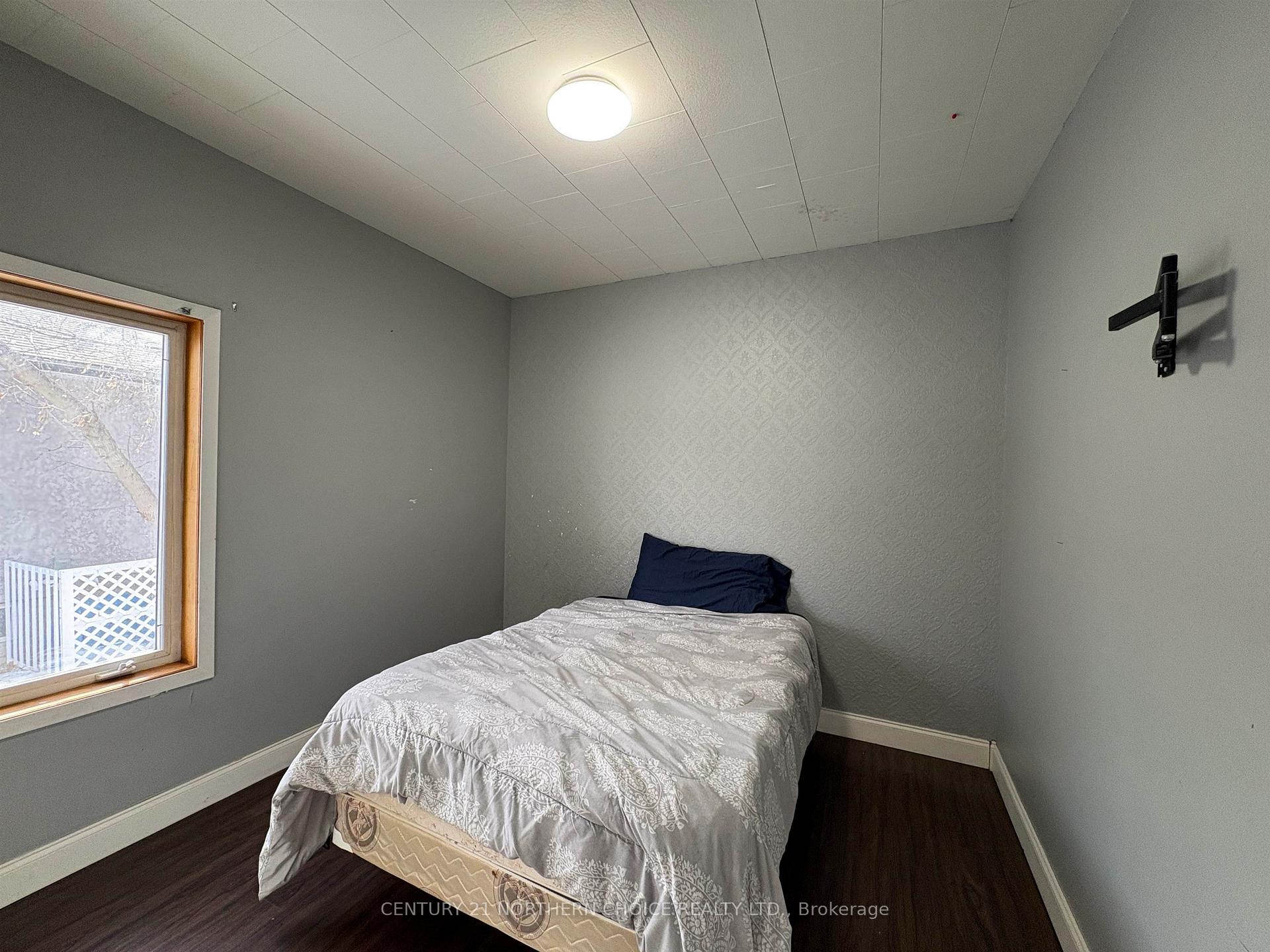 Photo 11 of 605 Crowe Avenue, Fort Frances — HOMEH