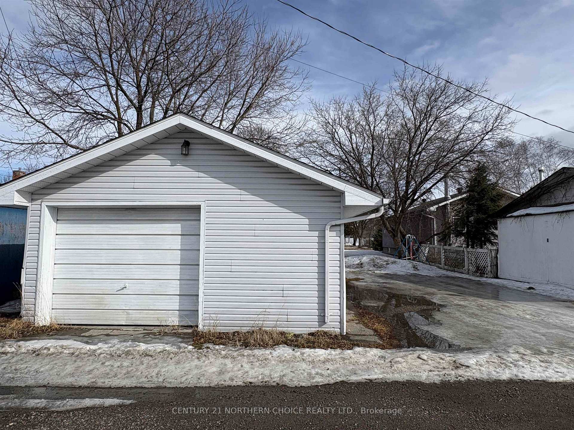 Photo 28 of 605 Crowe Avenue, Fort Frances — HOMEH