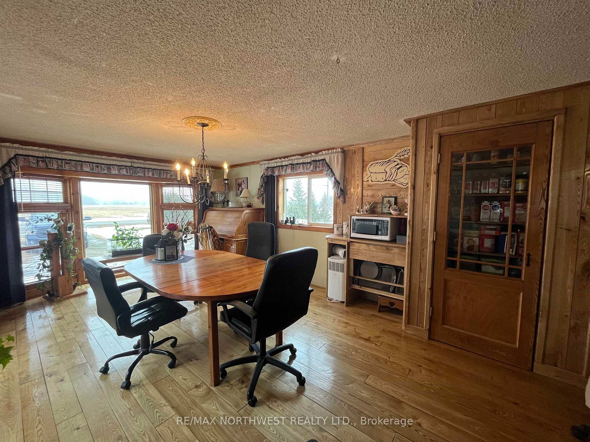 Photo 5 of 623 Boucherville Road, Morley — HOMEH