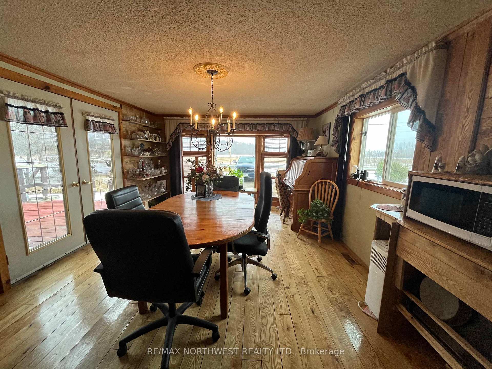 Photo 6 of 623 Boucherville Road, Morley — HOMEH