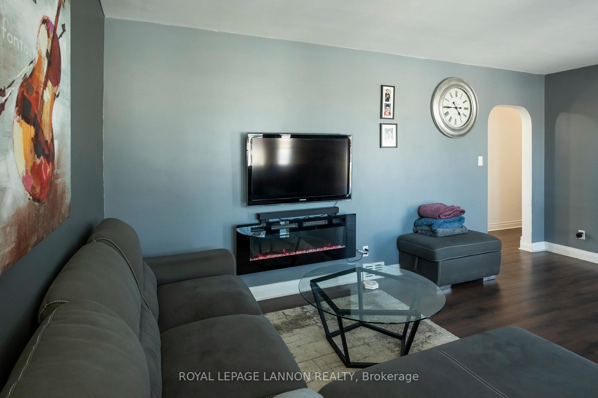 Photo 3 of 2146 Begin Street E, Thunder Bay, Green Acres — HOMEH