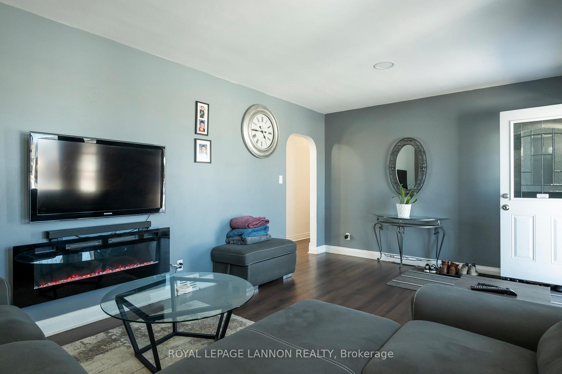 Photo 4 of 2146 Begin Street E, Thunder Bay, Green Acres — HOMEH