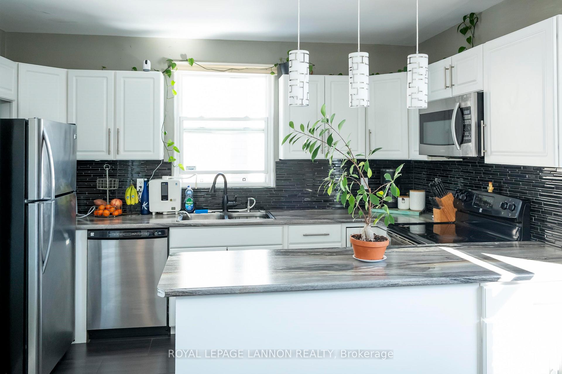 Photo 9 of 2146 Begin Street E, Thunder Bay, Green Acres — HOMEH