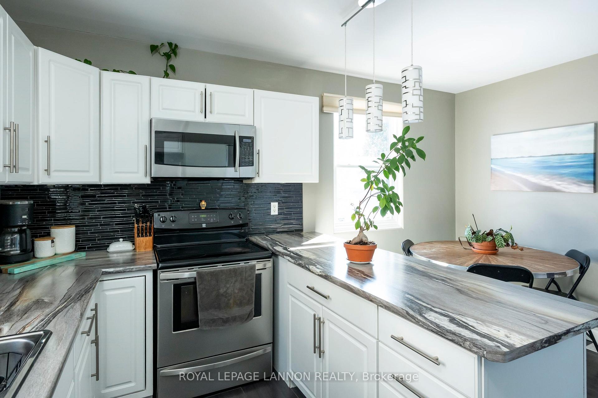 Photo 10 of 2146 Begin Street E, Thunder Bay, Green Acres — HOMEH
