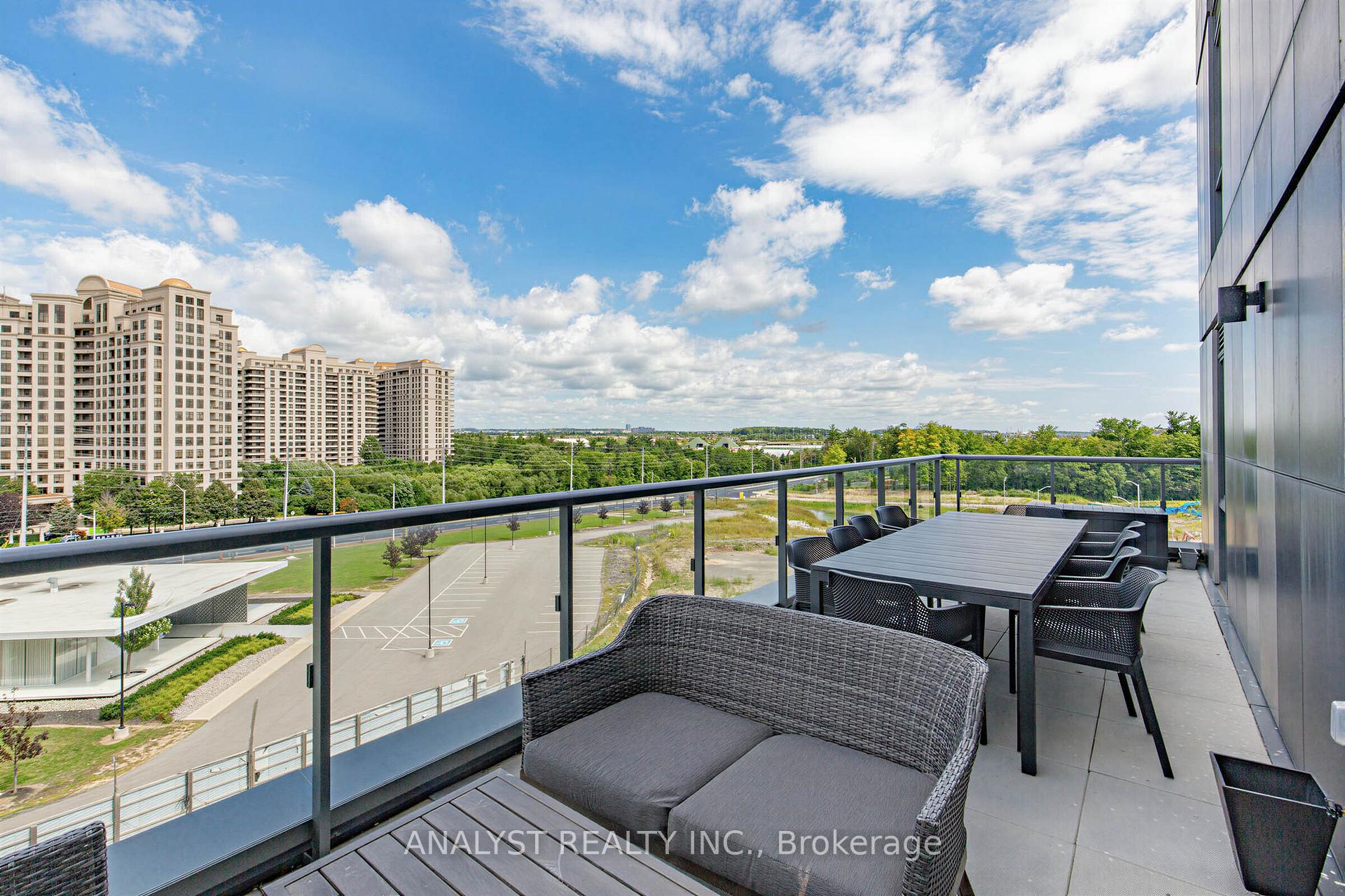 Photo 1 of Unit 522, 498 Caldari Road, Vaughan, Concord — HOMEH