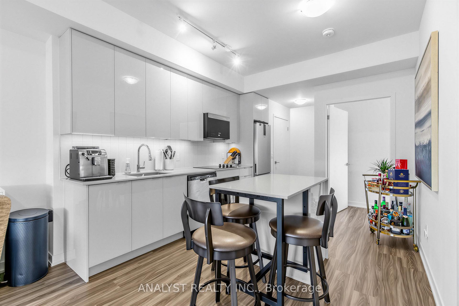 Photo 4 of Unit 522, 498 Caldari Road, Vaughan, Concord — HOMEH