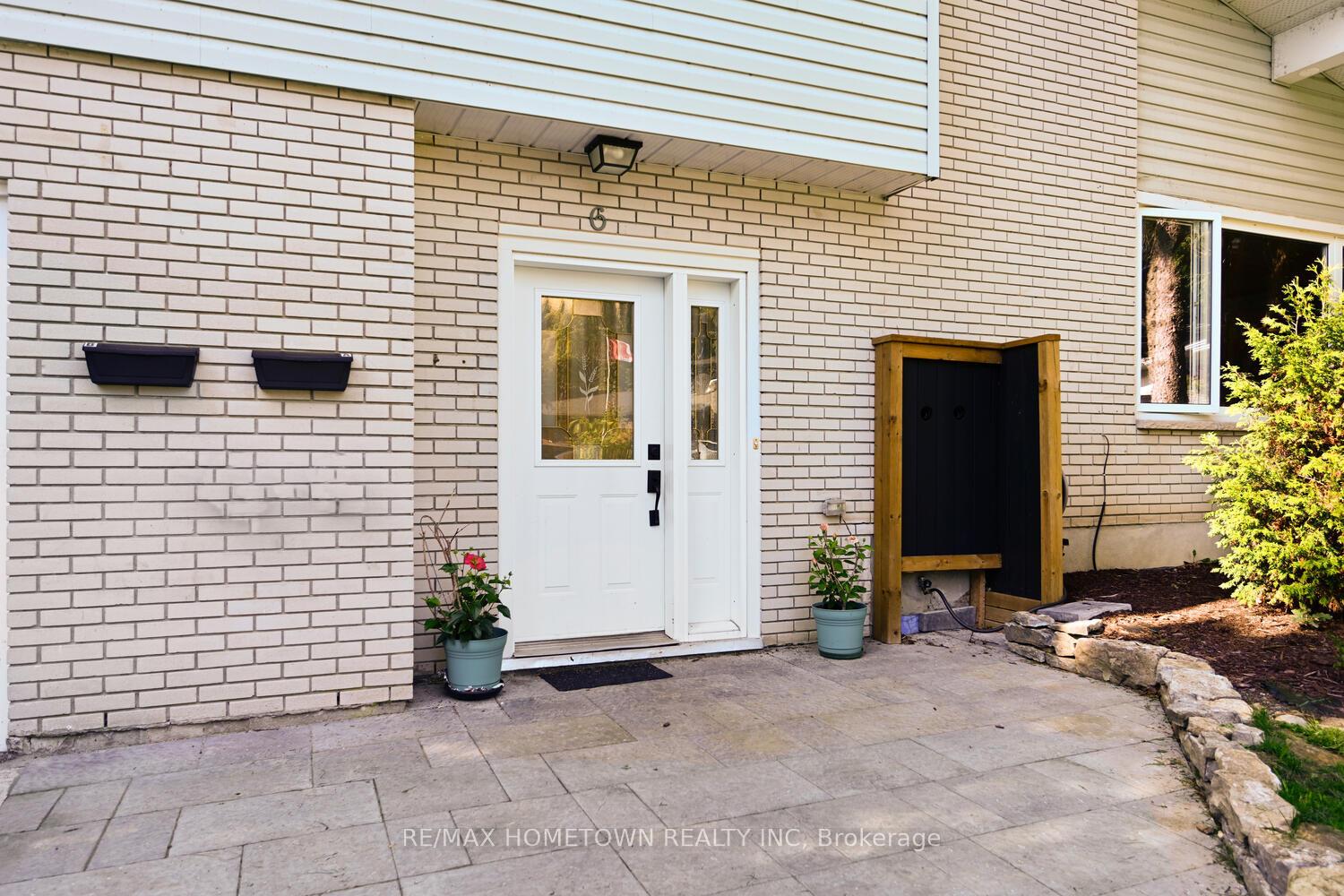 Photo 3 of 6 Maplewood Circle, Brockville, Brockville — HOMEH