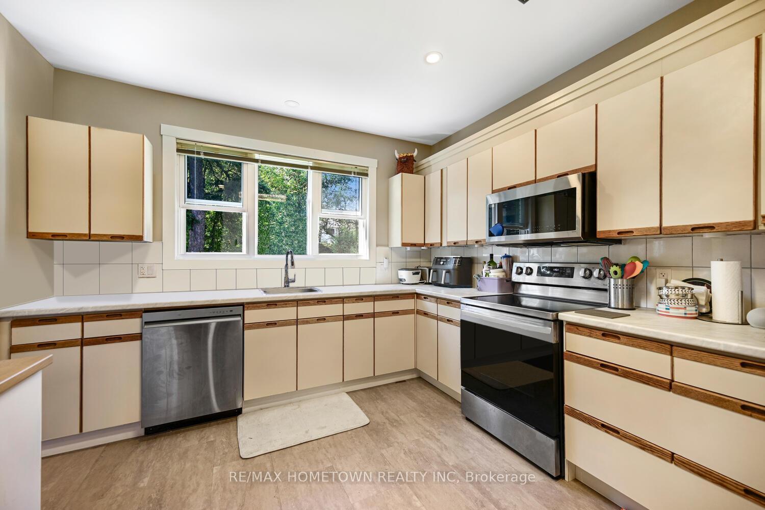 Photo 43 of 6 Maplewood Circle, Brockville, Brockville — HOMEH