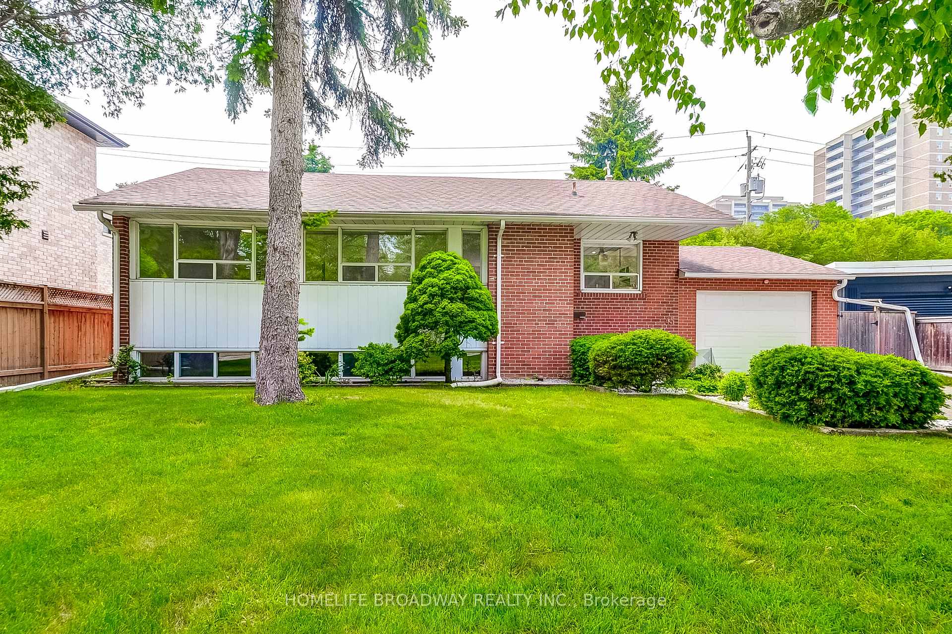 Photo 3 of 45 Hurlingham Crescent, North York, Banbury-Don Mills — HOMEH