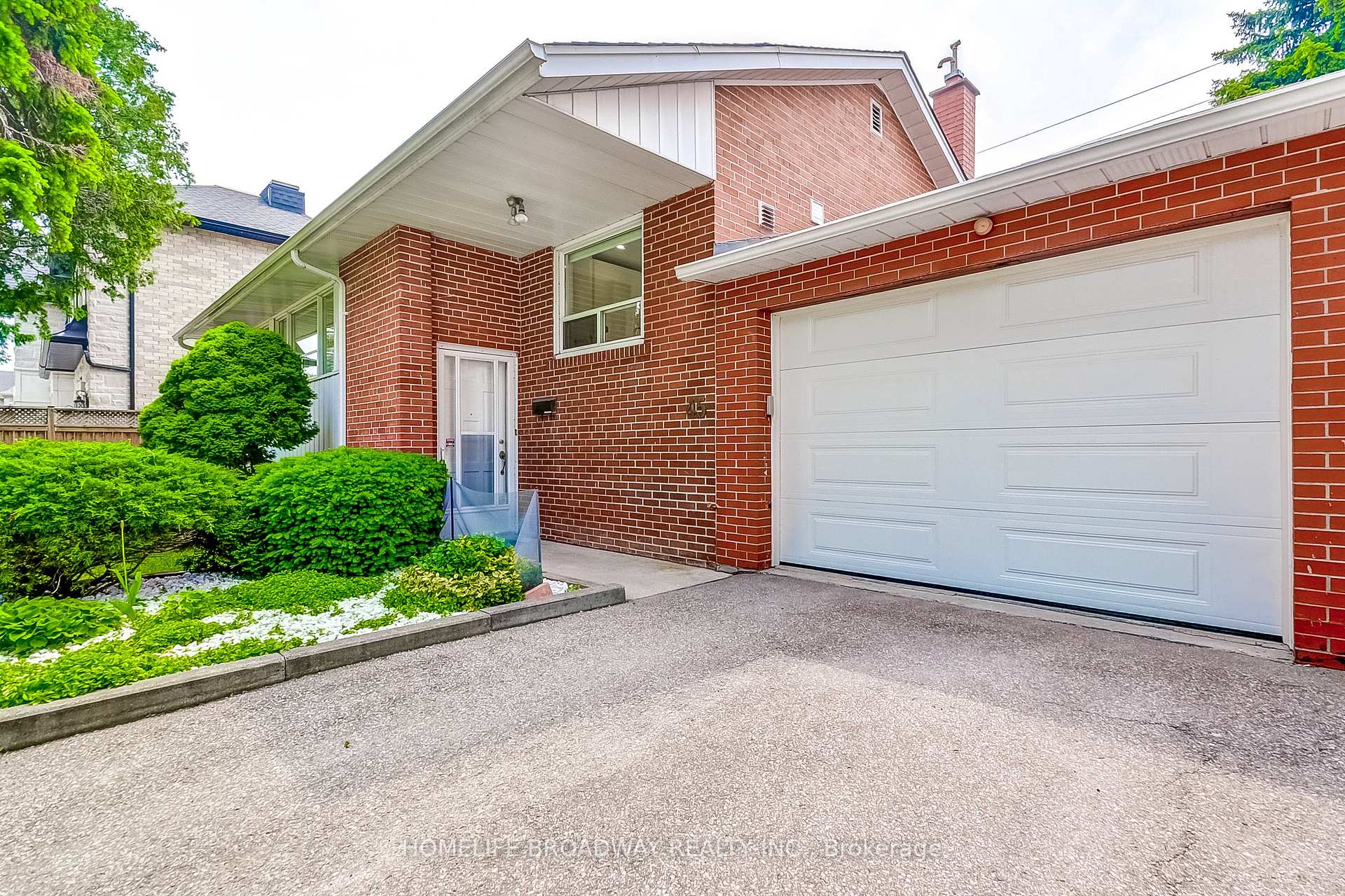 Photo 4 of 45 Hurlingham Crescent, North York, Banbury-Don Mills — HOMEH