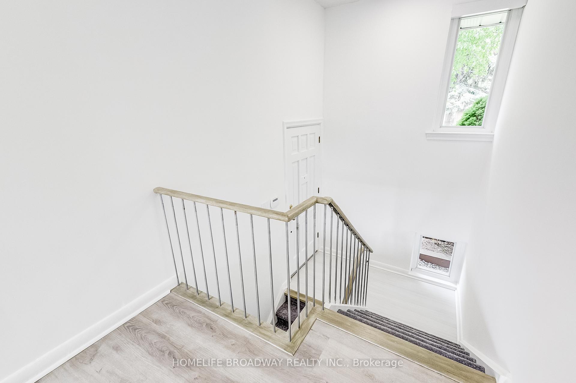 Photo 6 of 45 Hurlingham Crescent, North York, Banbury-Don Mills — HOMEH