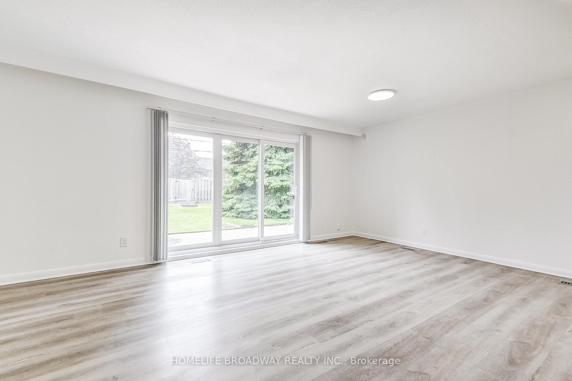 Photo 8 of 45 Hurlingham Crescent, North York, Banbury-Don Mills — HOMEH