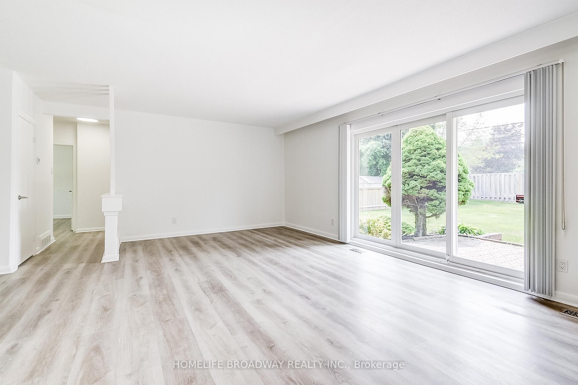 Photo 12 of 45 Hurlingham Crescent, North York, Banbury-Don Mills — HOMEH
