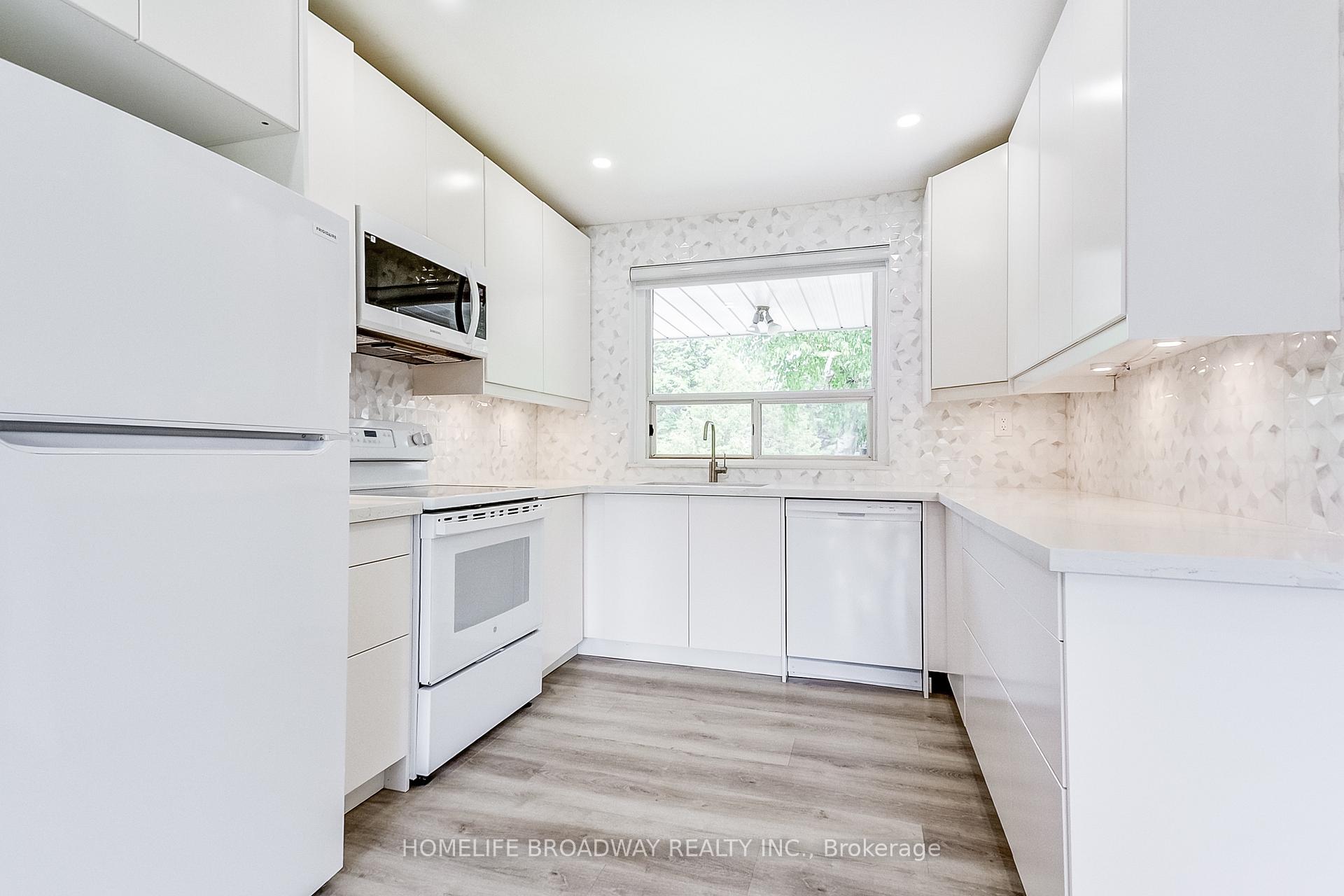 Photo 13 of 45 Hurlingham Crescent, North York, Banbury-Don Mills — HOMEH