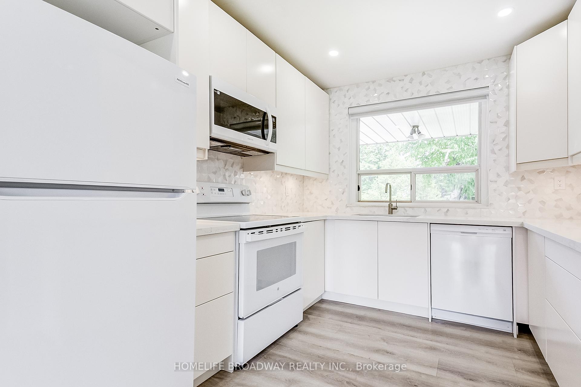 Photo 14 of 45 Hurlingham Crescent, North York, Banbury-Don Mills — HOMEH