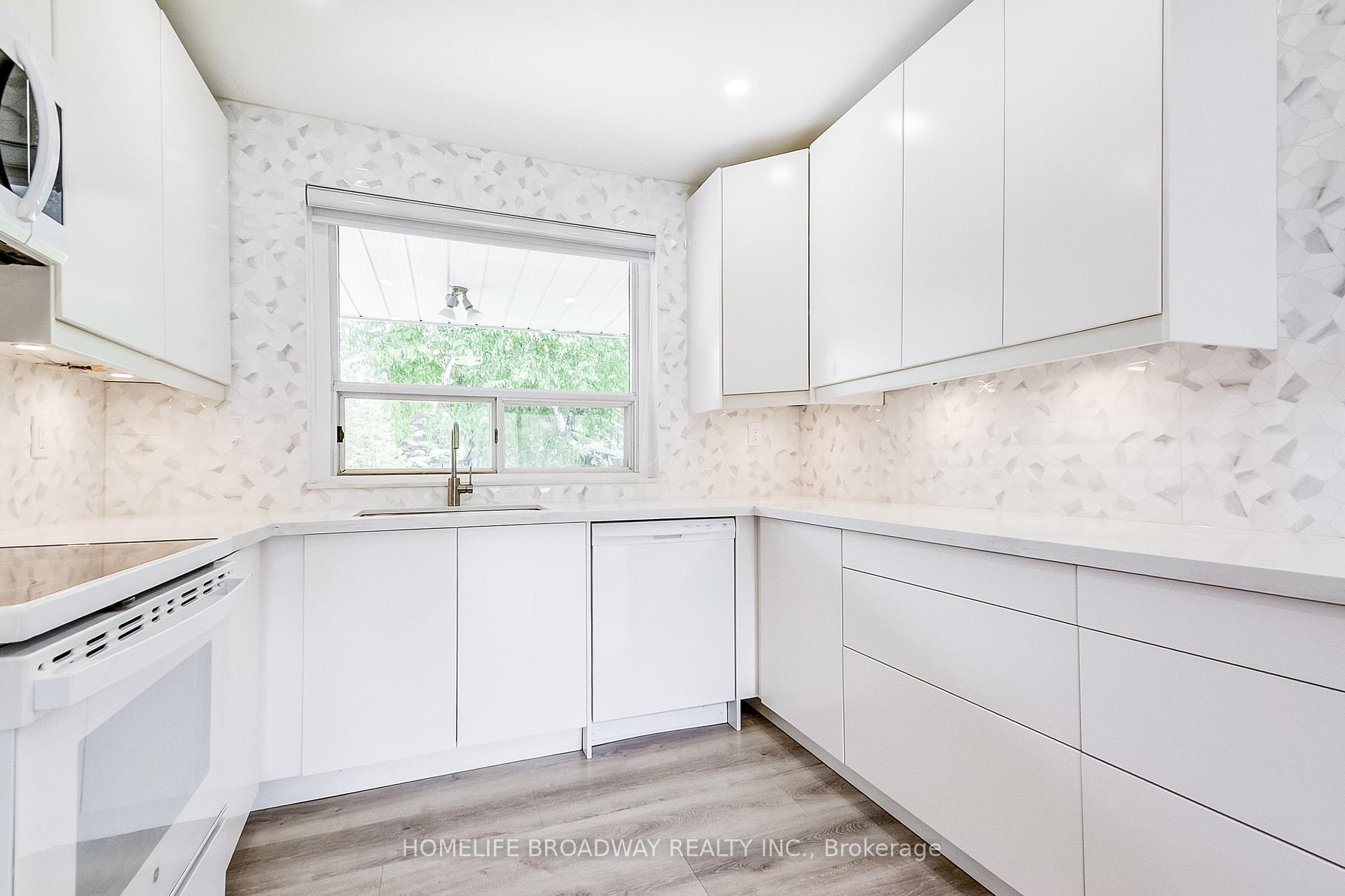 Photo 15 of 45 Hurlingham Crescent, North York, Banbury-Don Mills — HOMEH