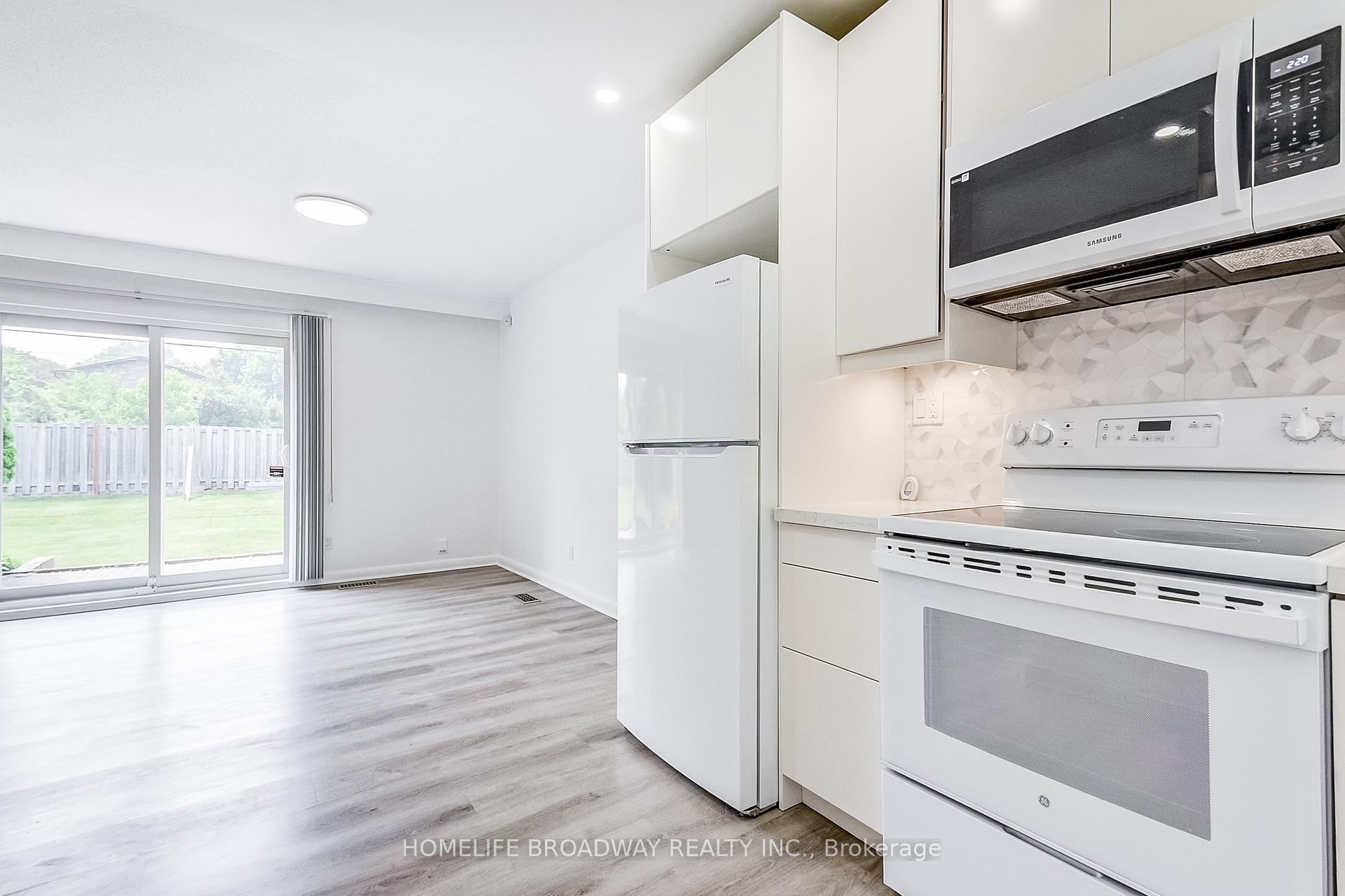 Photo 16 of 45 Hurlingham Crescent, North York, Banbury-Don Mills — HOMEH