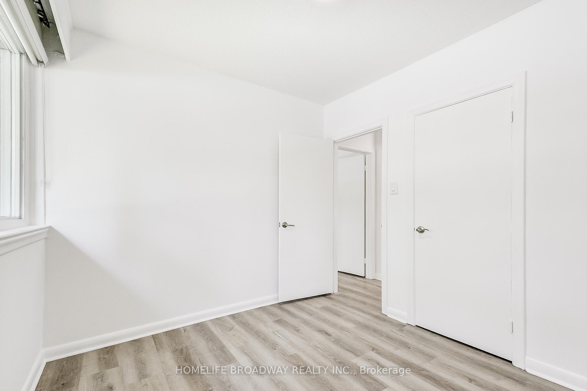 Photo 18 of 45 Hurlingham Crescent, North York, Banbury-Don Mills — HOMEH