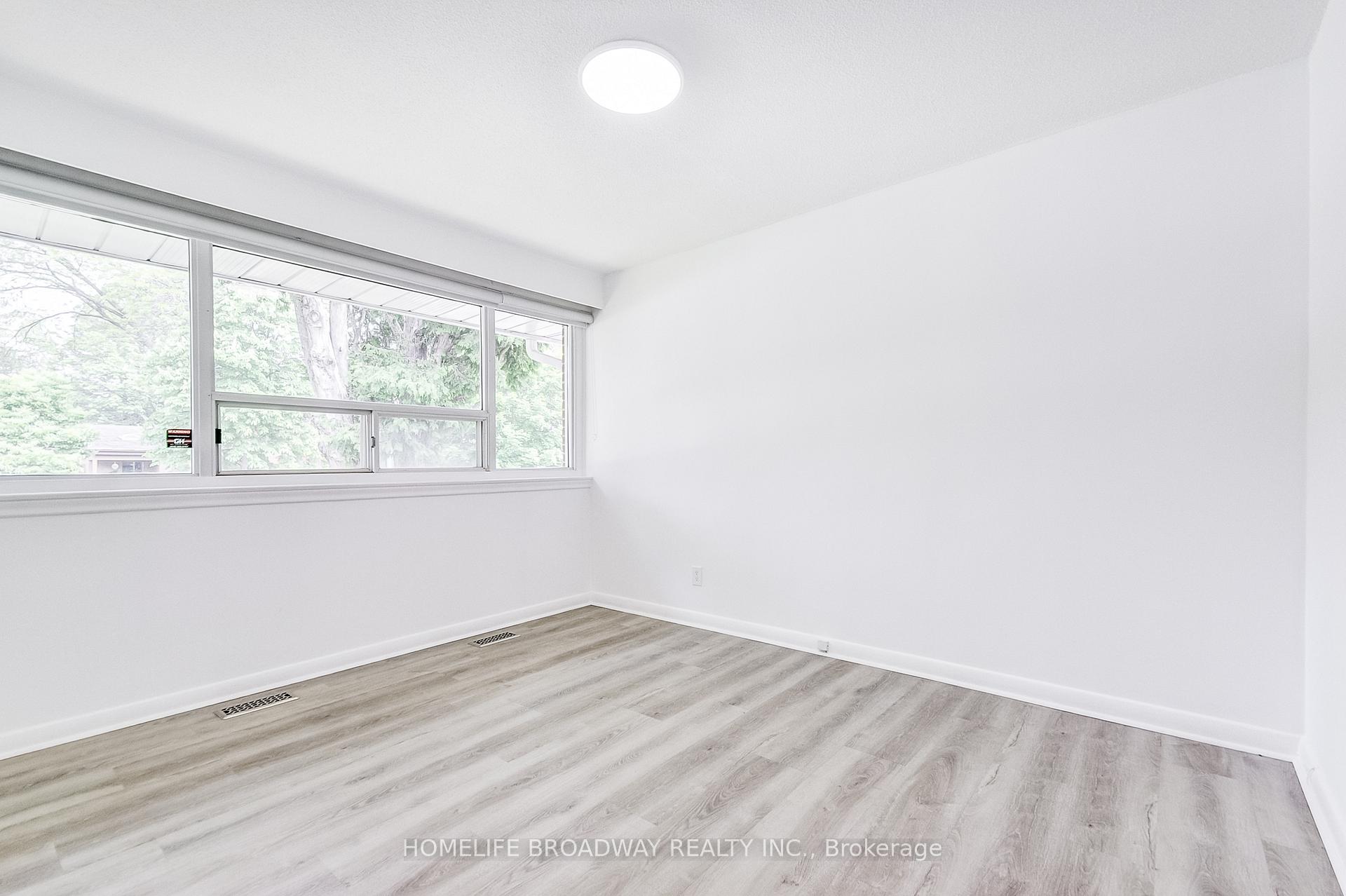 Photo 19 of 45 Hurlingham Crescent, North York, Banbury-Don Mills — HOMEH