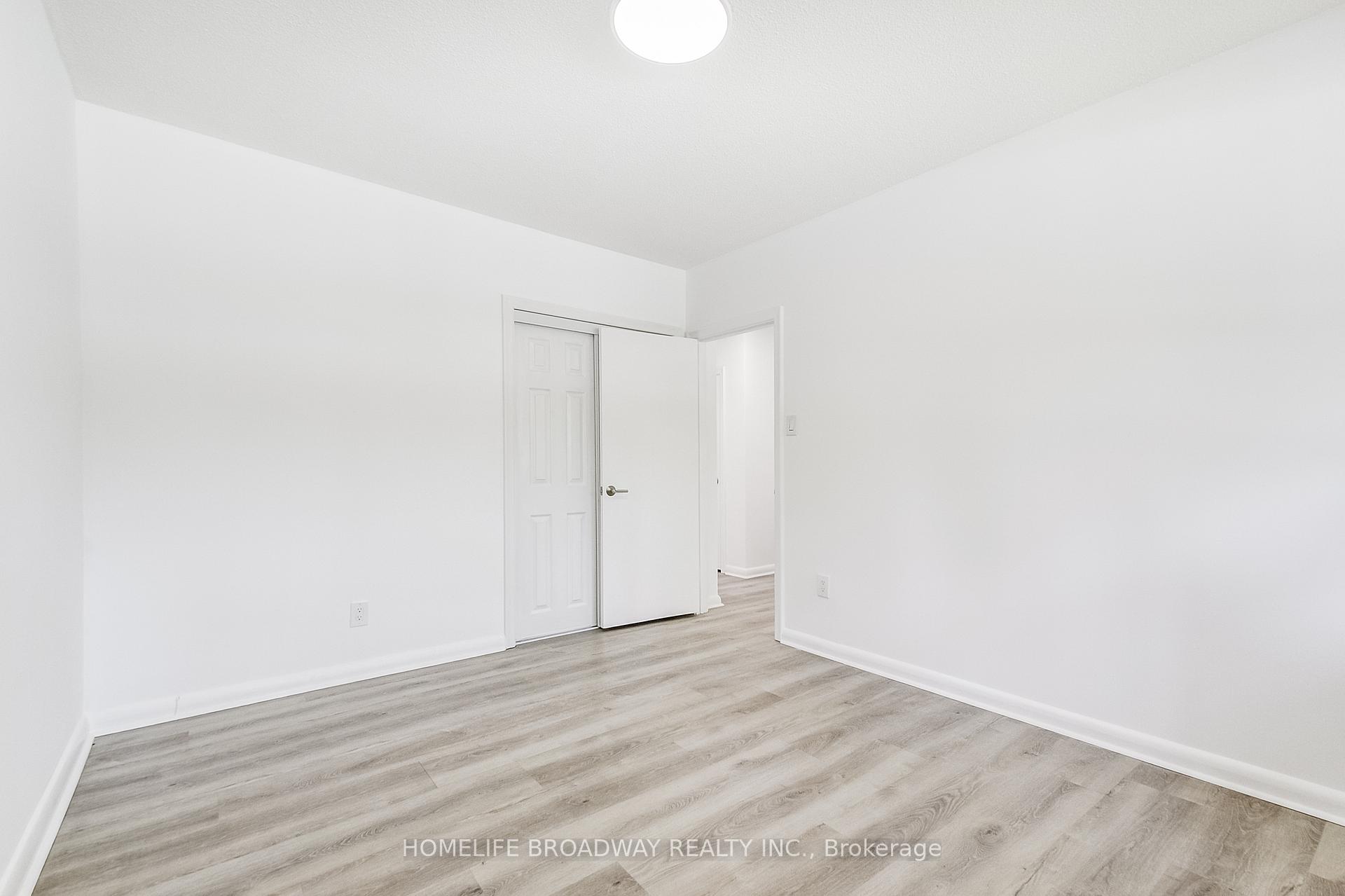 Photo 20 of 45 Hurlingham Crescent, North York, Banbury-Don Mills — HOMEH