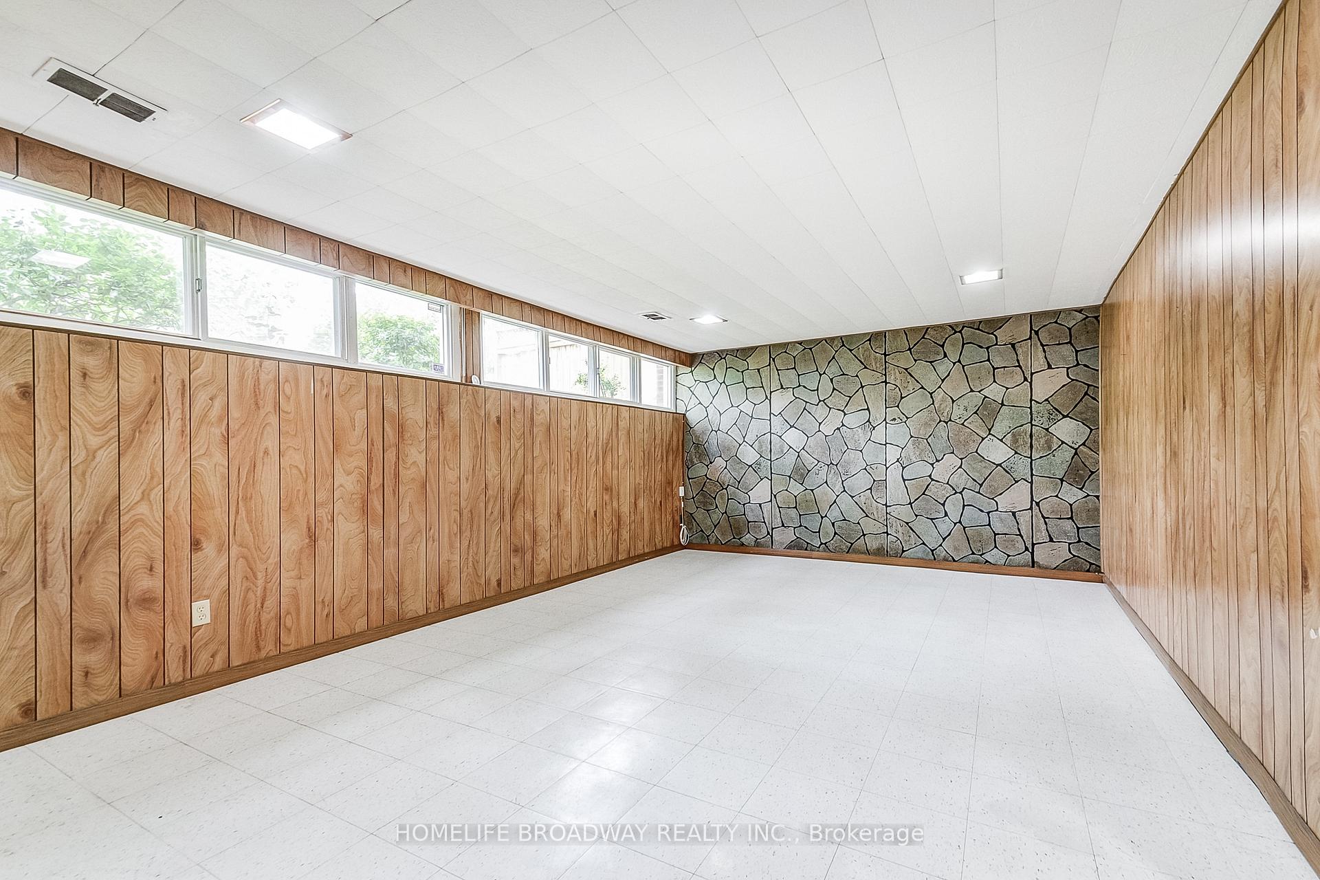 Photo 22 of 45 Hurlingham Crescent, North York, Banbury-Don Mills — HOMEH