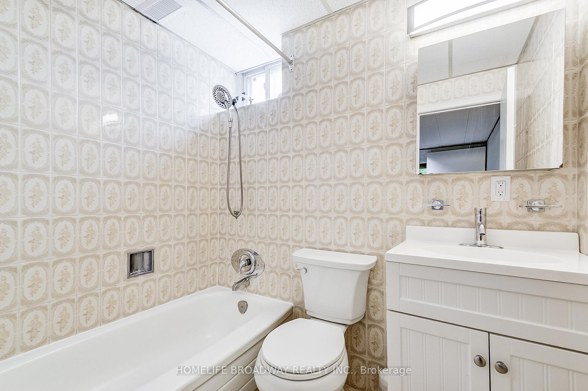 Photo 28 of 45 Hurlingham Crescent, North York, Banbury-Don Mills — HOMEH