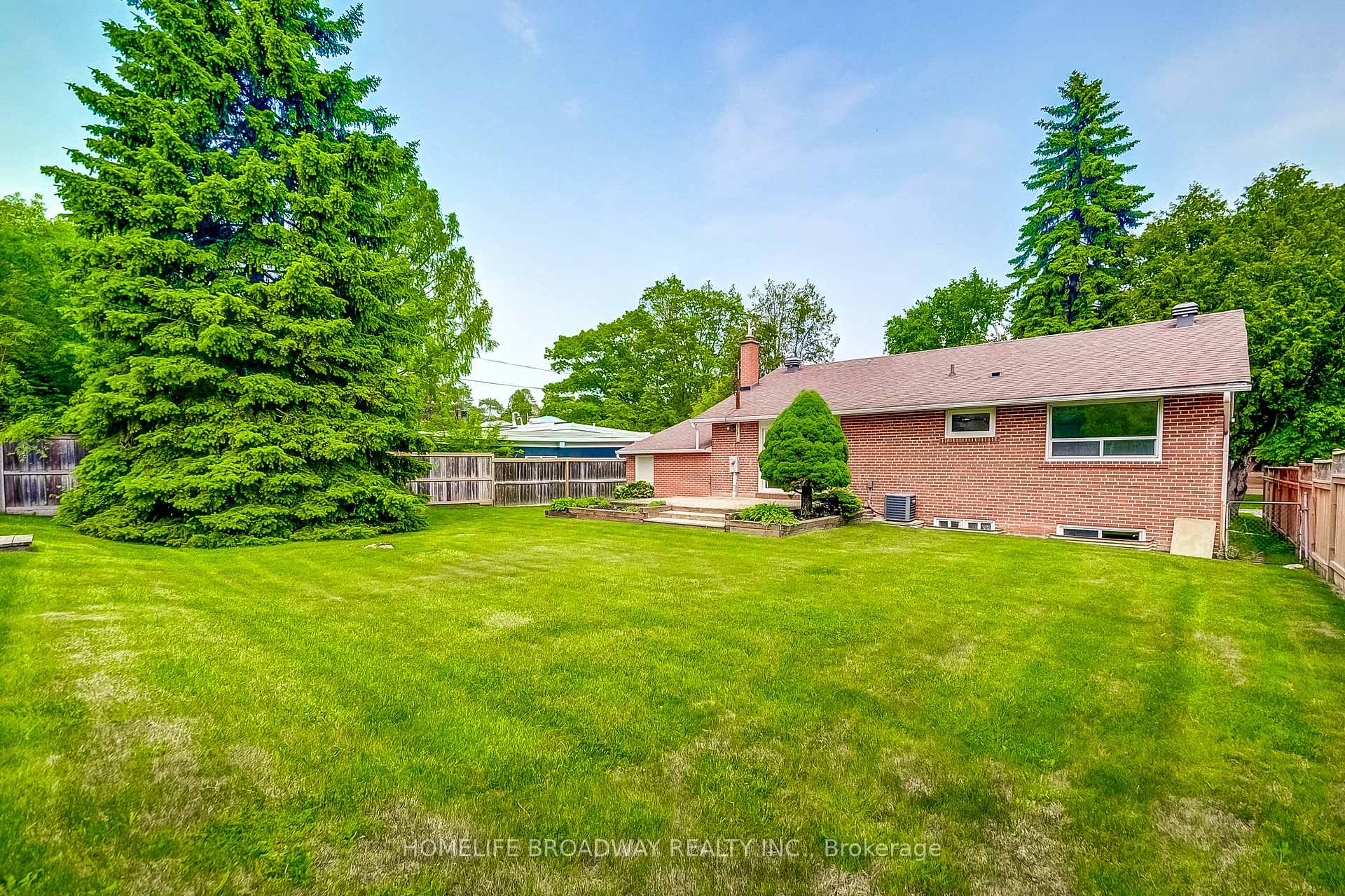 Photo 34 of 45 Hurlingham Crescent, North York, Banbury-Don Mills — HOMEH