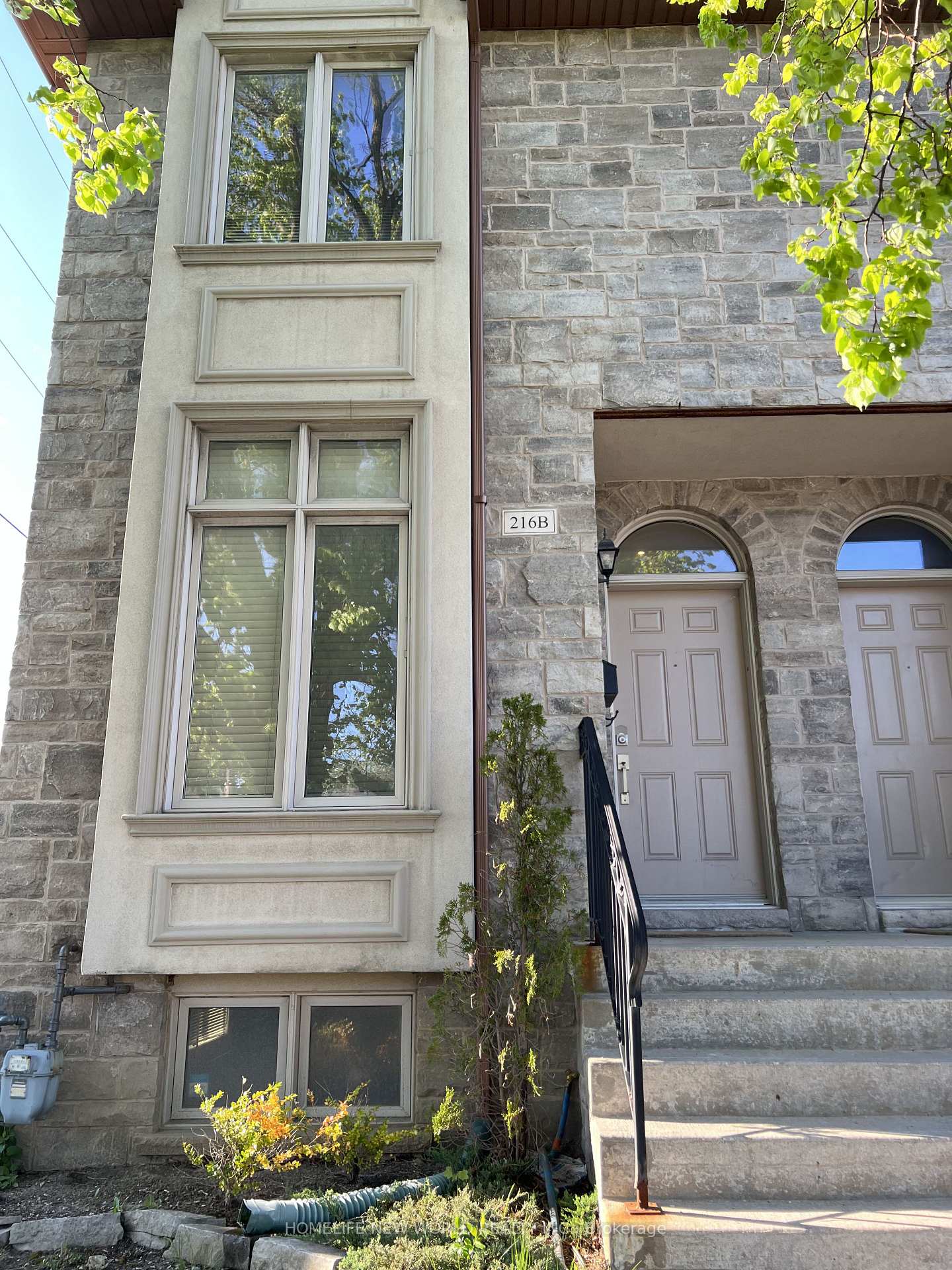 Front of 216B Finch Avenue W