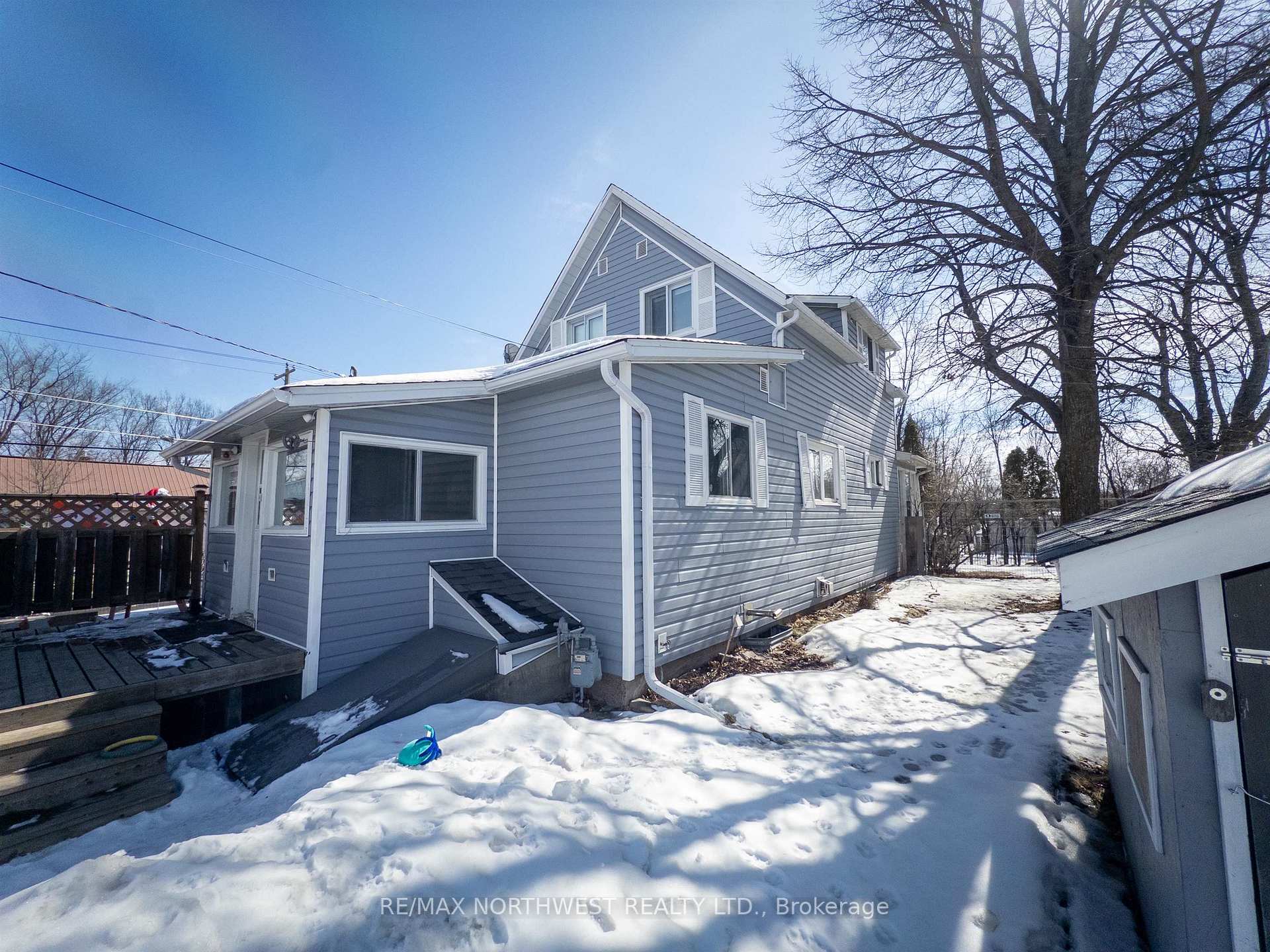 Photo 4 of 734 Second Street South, Kenora, Central — HOMEH